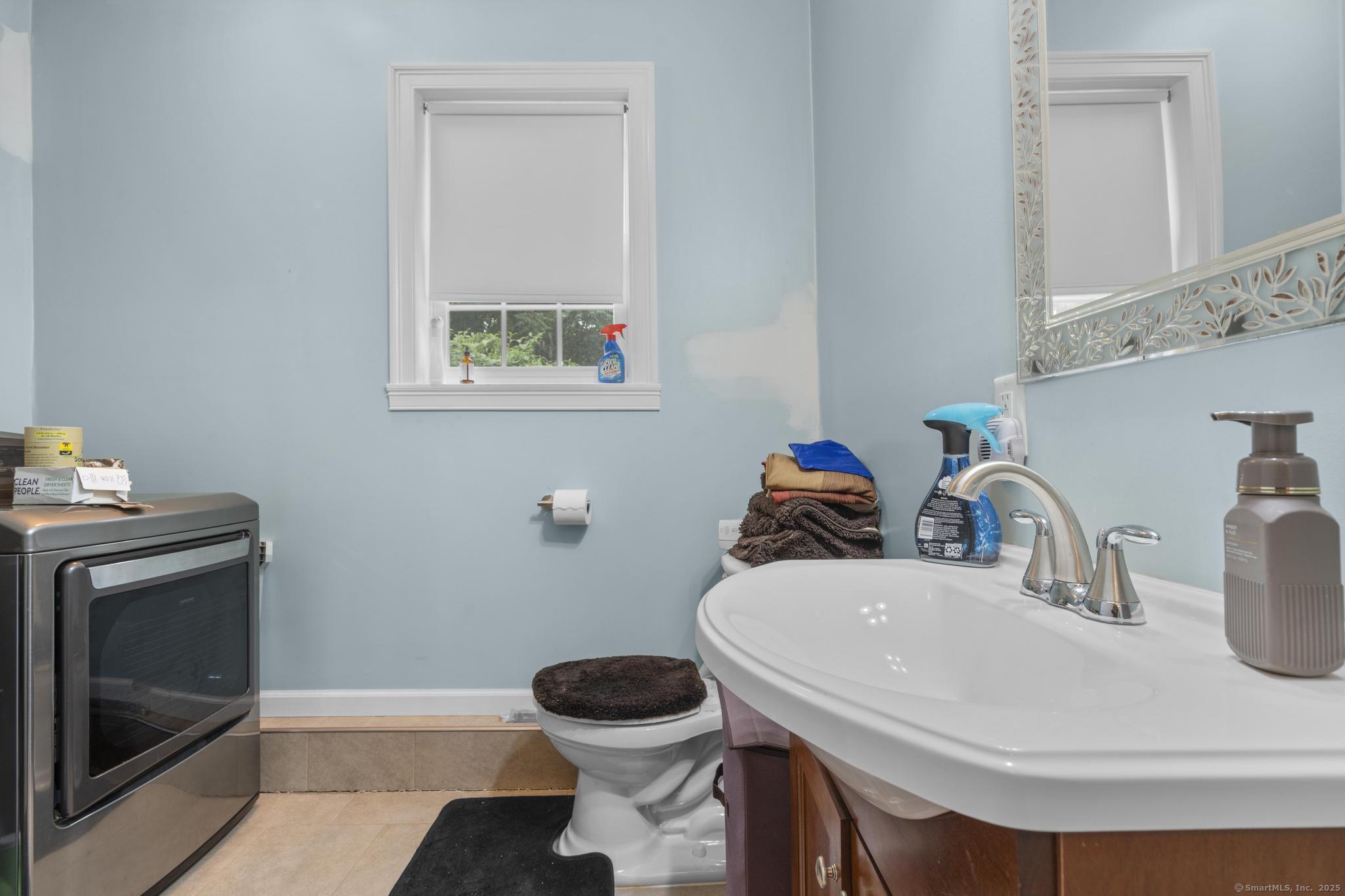 New Britain, Connecticut 06053, United States, 3 Bedrooms Bedrooms, ,3 BathroomsBathrooms,Residential,Active,193215