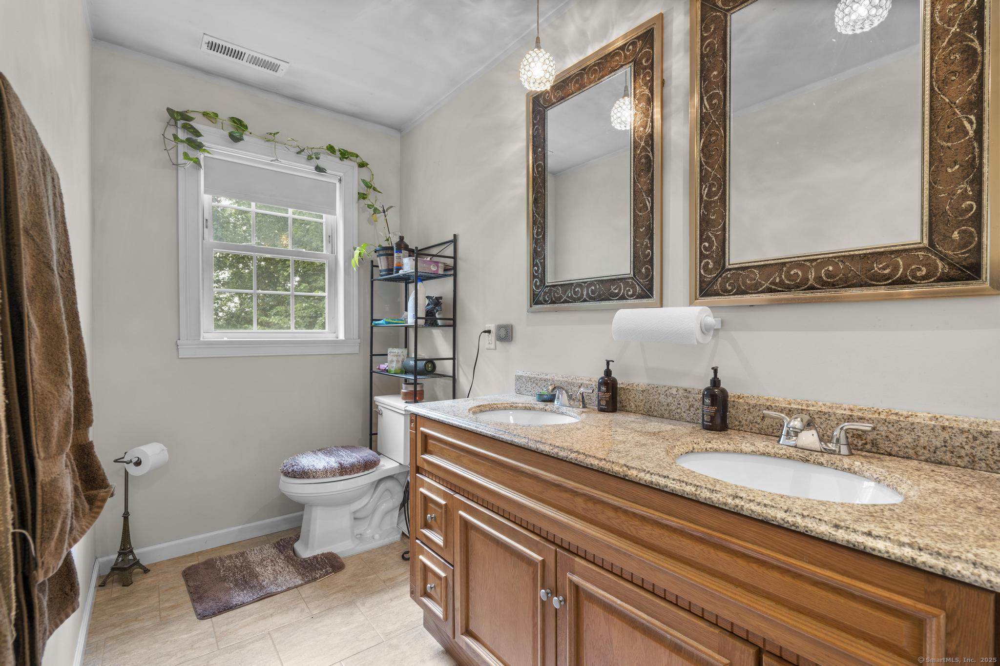 New Britain, Connecticut 06053, United States, 3 Bedrooms Bedrooms, ,3 BathroomsBathrooms,Residential,Active,193215