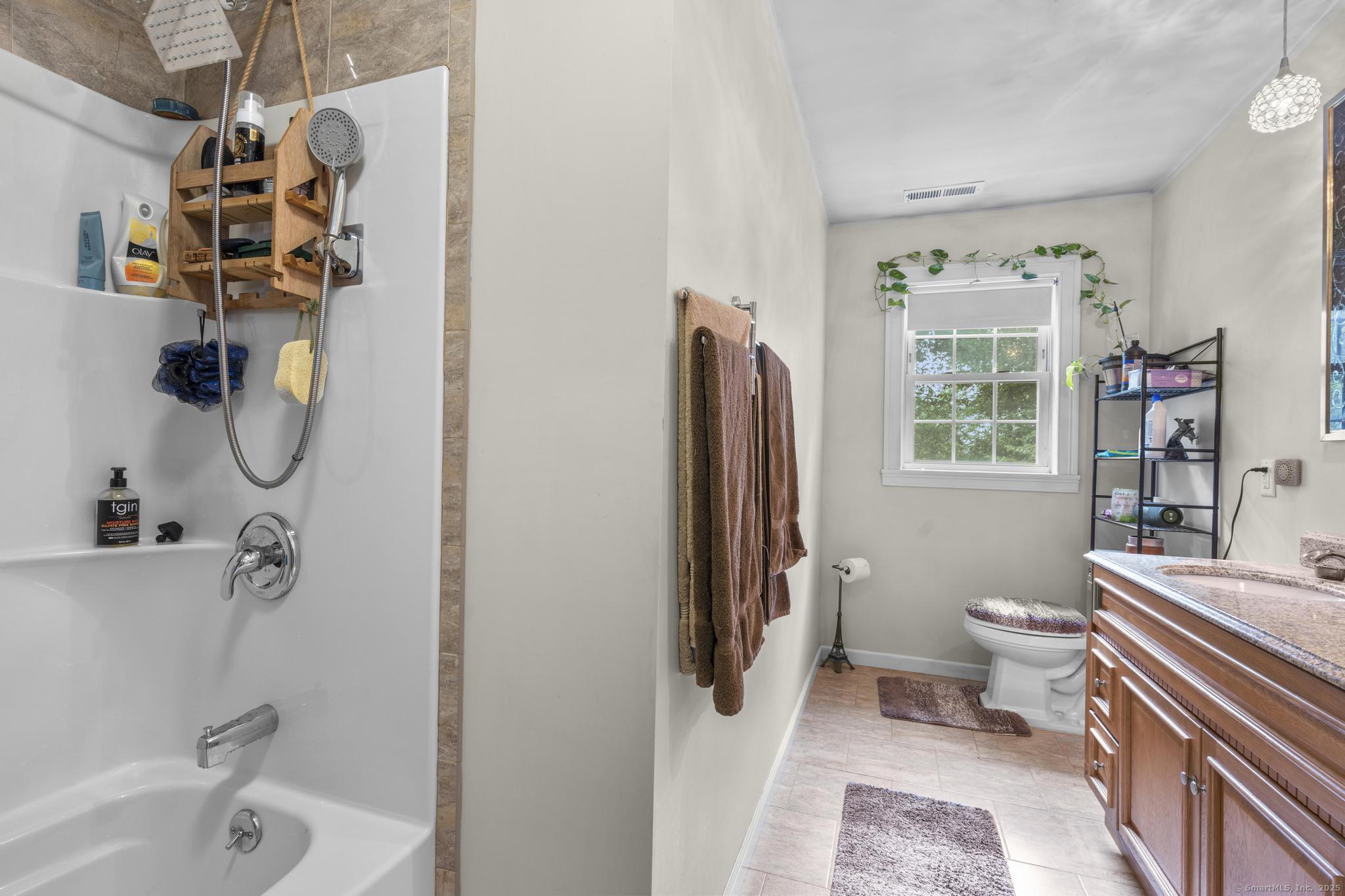 New Britain, Connecticut 06053, United States, 3 Bedrooms Bedrooms, ,3 BathroomsBathrooms,Residential,Active,193215