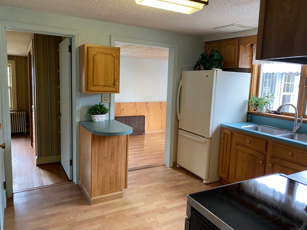 Photo of 21 St john Street, Manchester, CT 06040 (MLS # 24133733)