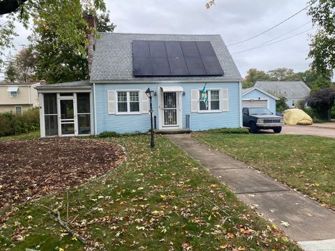 21 St john Street Manchester CT 06040