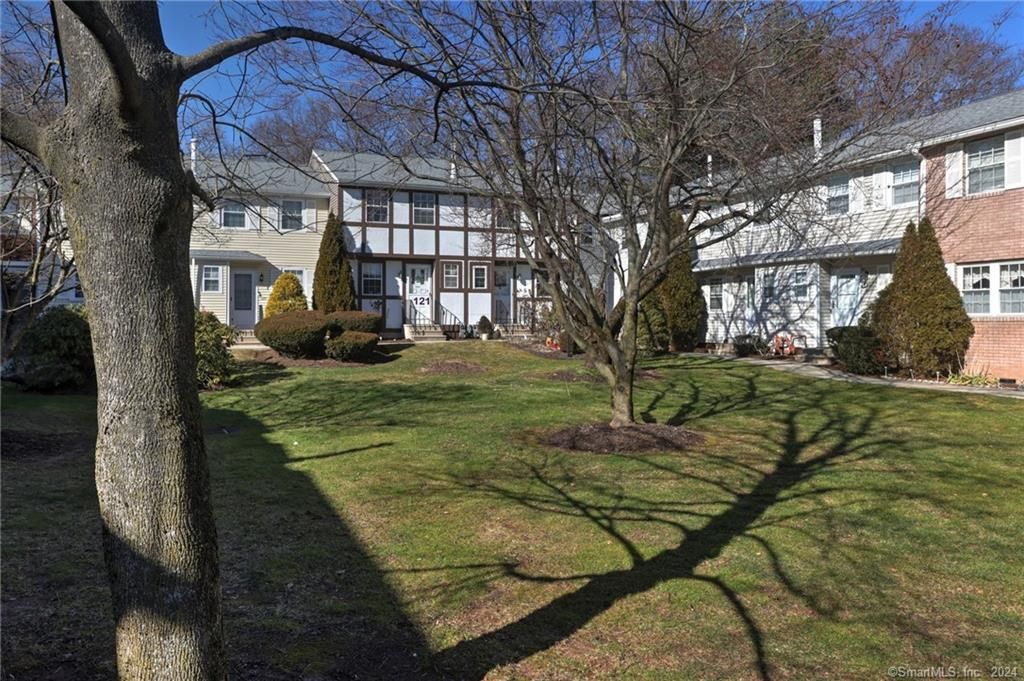 121 East Gate Lane 121, Hamden, CT 06514, MLS 170622537 Howard Hanna