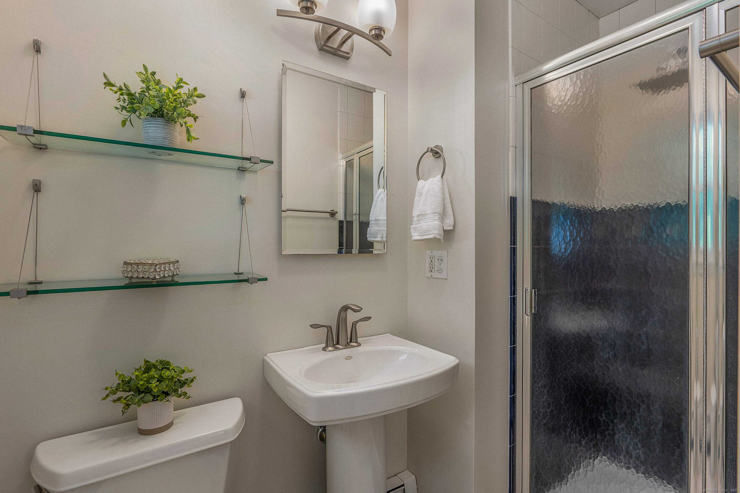 Tolland, Connecticut 06084, United States, 3 Bedrooms Bedrooms, ,2 BathroomsBathrooms,Residential,Coming Soon,184523