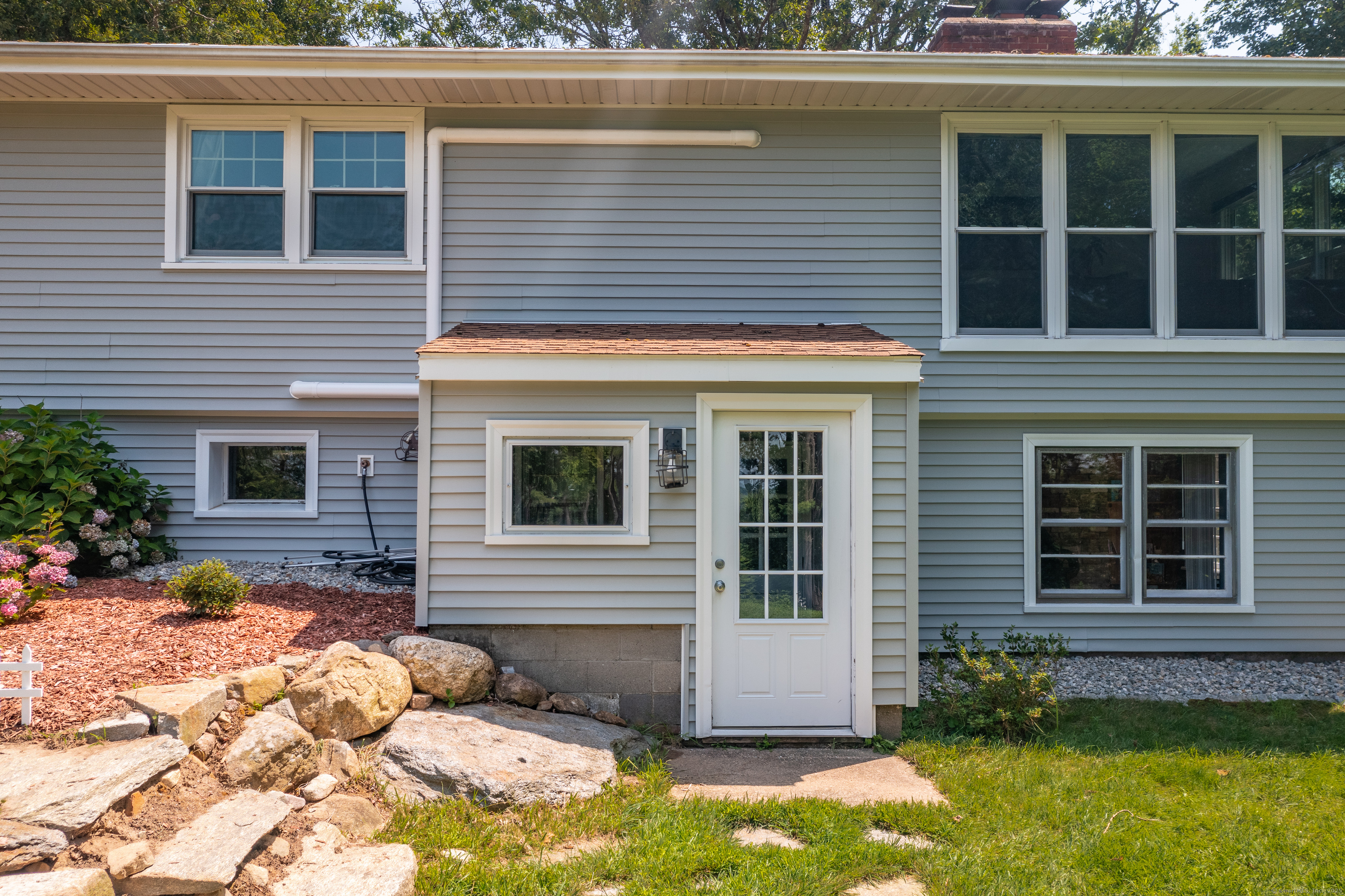 Tolland, Connecticut 06084, United States, 3 Bedrooms Bedrooms, ,2 BathroomsBathrooms,Residential,Coming Soon,184523