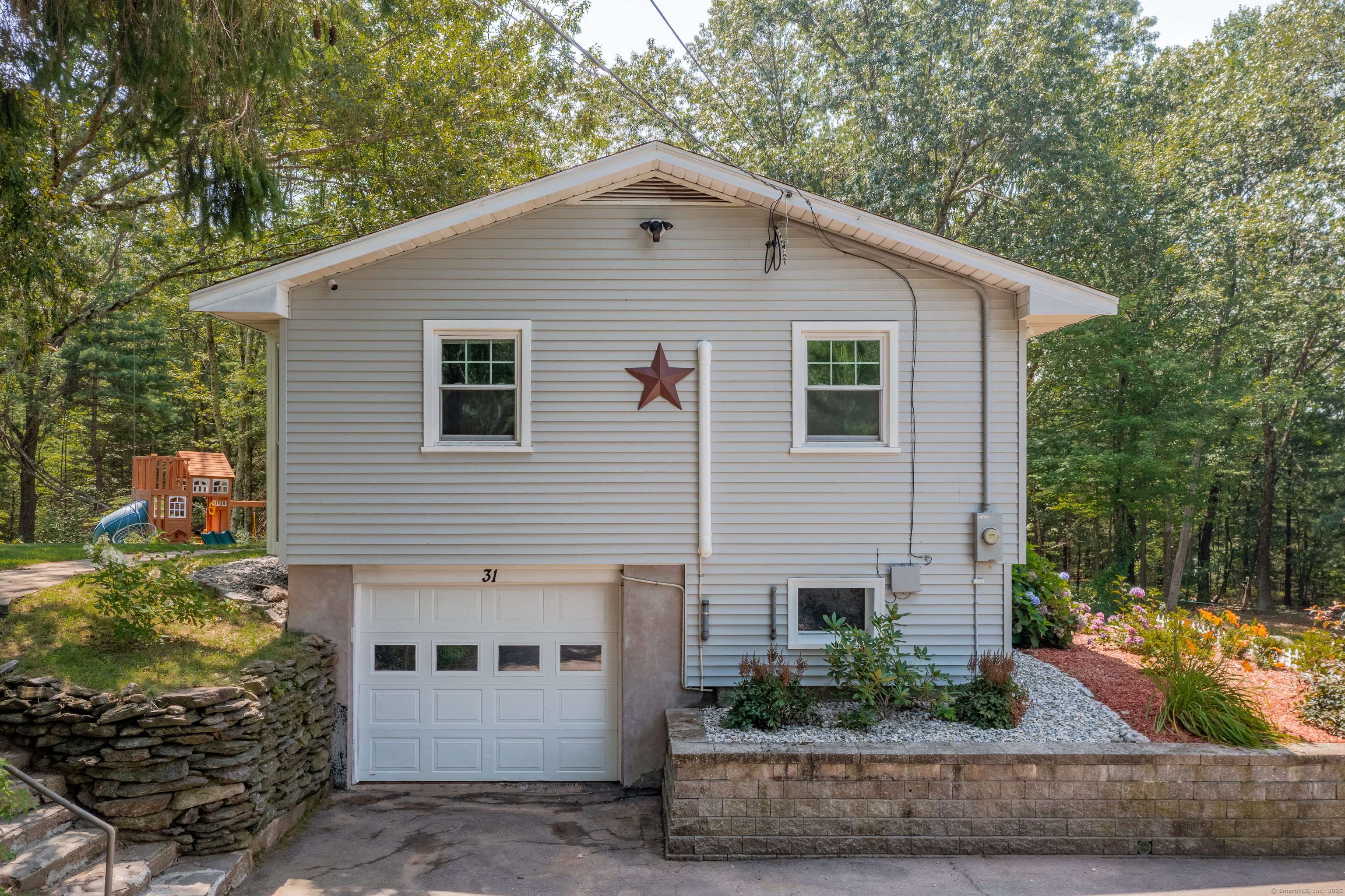 Tolland, Connecticut 06084, United States, 3 Bedrooms Bedrooms, ,2 BathroomsBathrooms,Residential,Coming Soon,184523