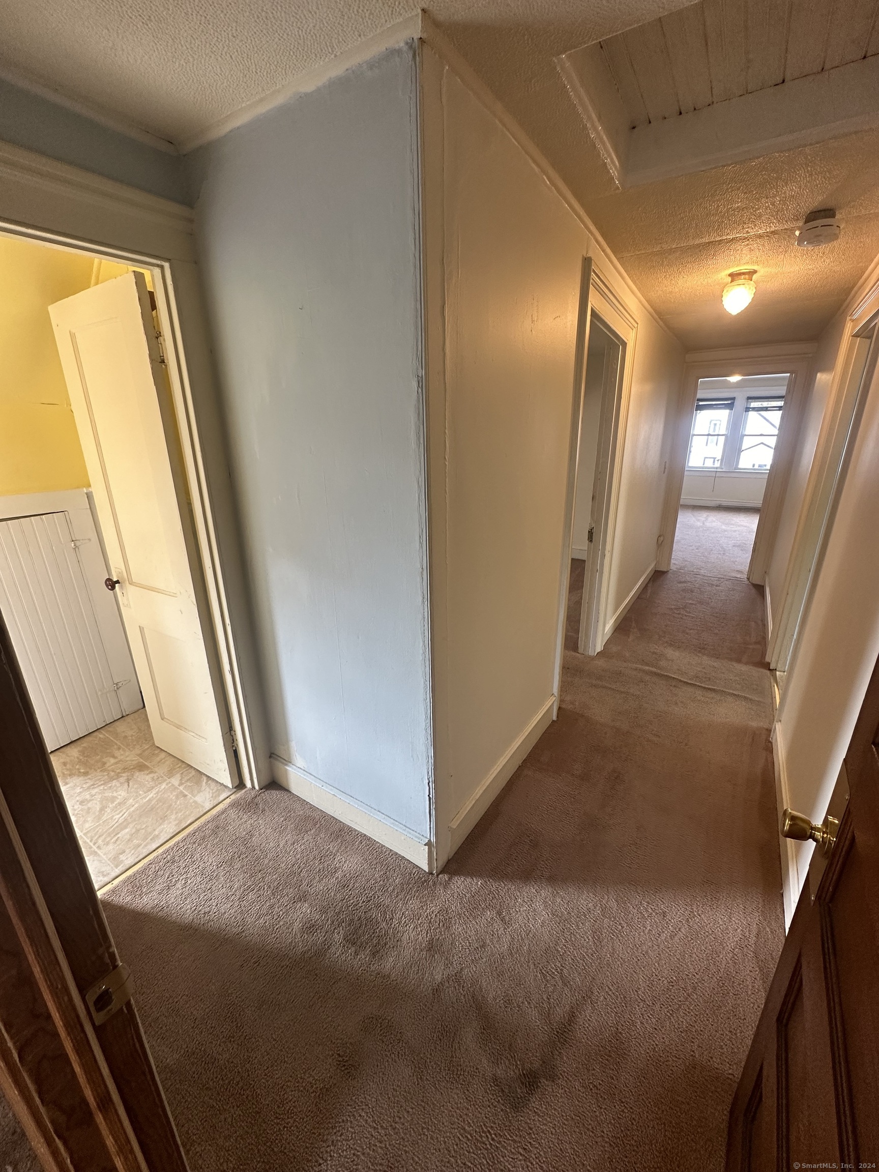 181 Meadow Street, Naugatuck, Connecticut - 1 Bedrooms  
1 Bathrooms  
4 Rooms - 