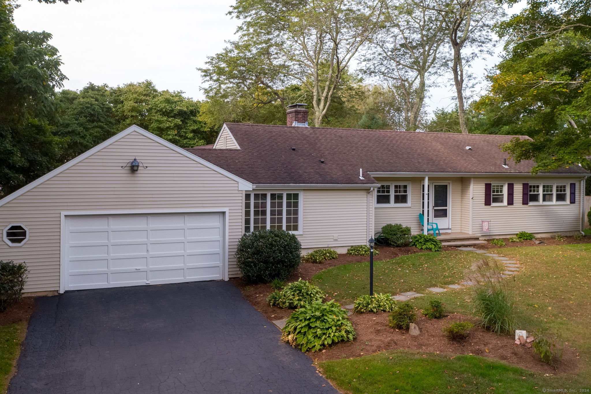 44 Shorelands Drive, Madison, Connecticut - 3 Bedrooms  
2 Bathrooms  
7 Rooms - 