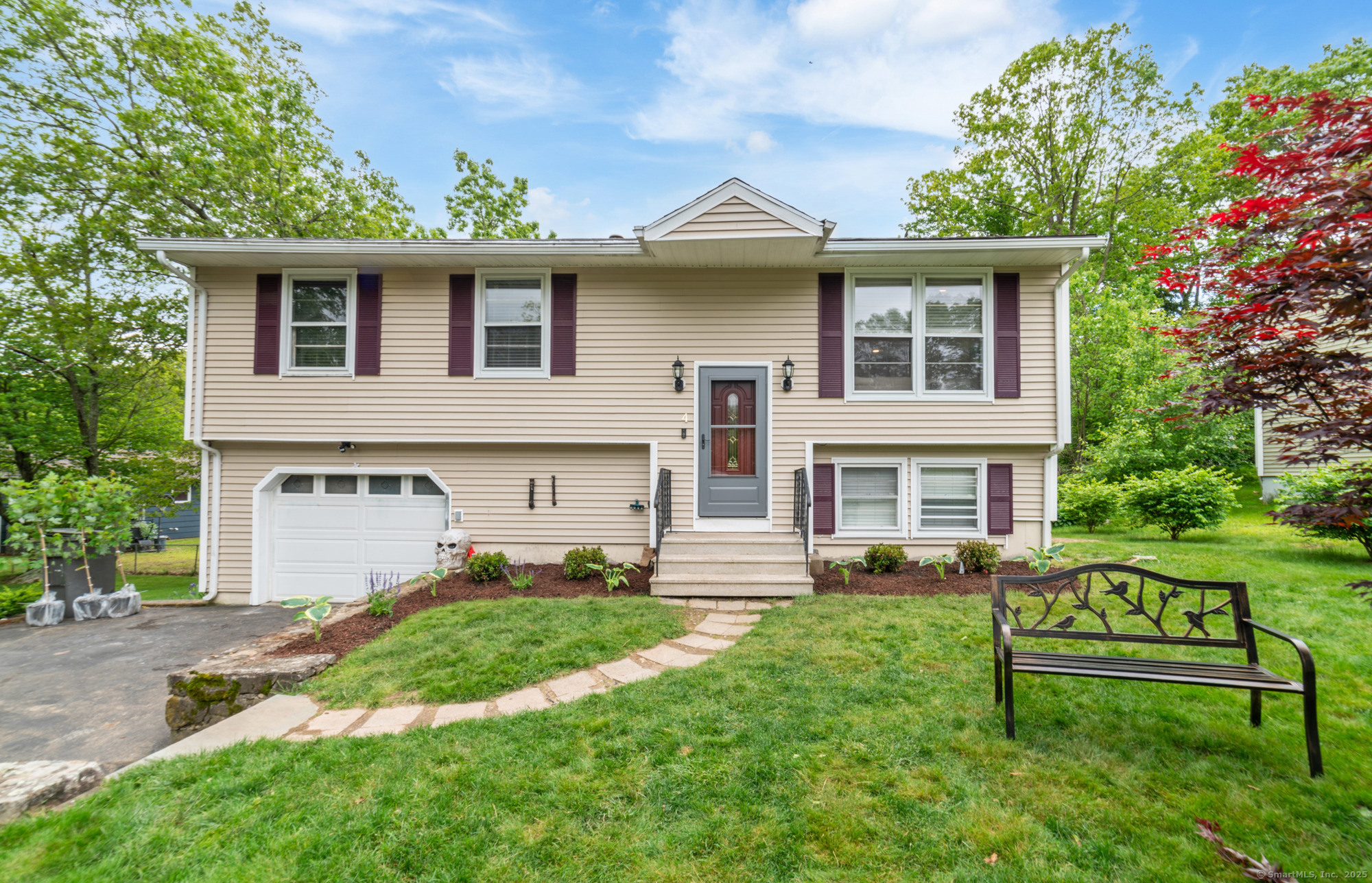 Property for Sale at Hemlock Road, Naugatuck, Connecticut - Bedrooms: 4 
Bathrooms: 2 
Rooms: 7  - $379,900