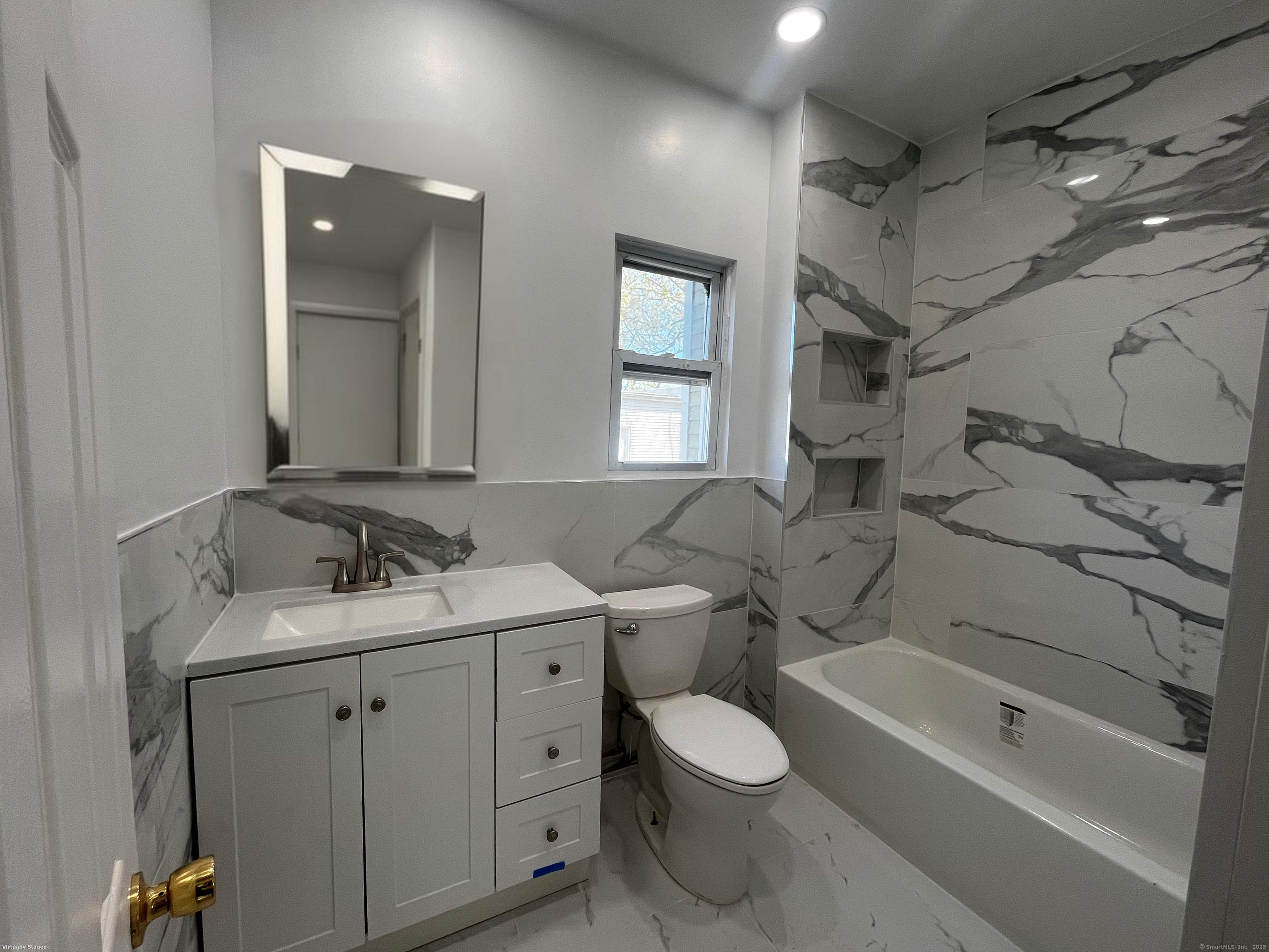 Truman Street, New Haven, Connecticut - 3 Bedrooms  
1 Bathrooms  
5 Rooms - 