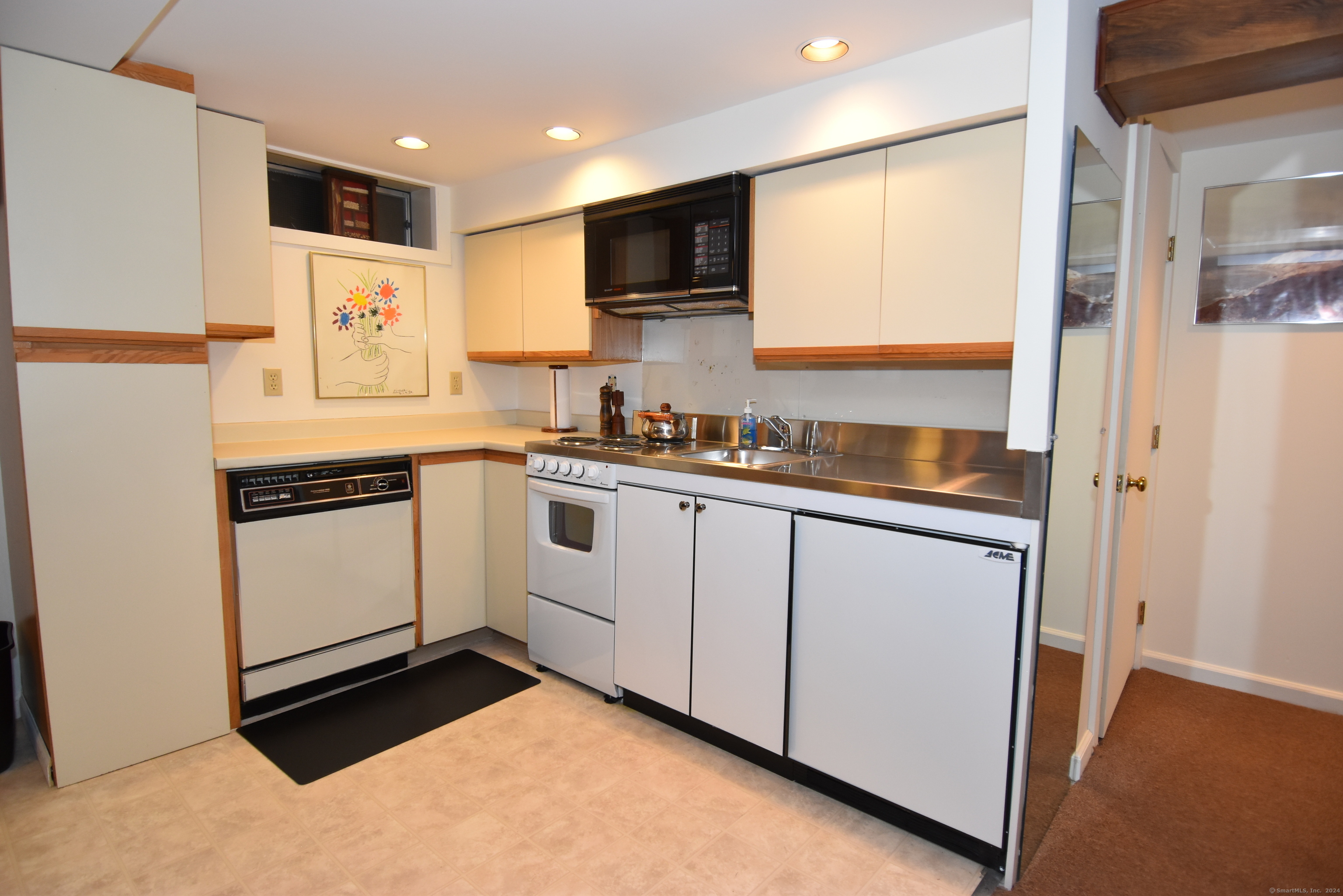 148 Flanders Road, Woodbury, Connecticut image 32