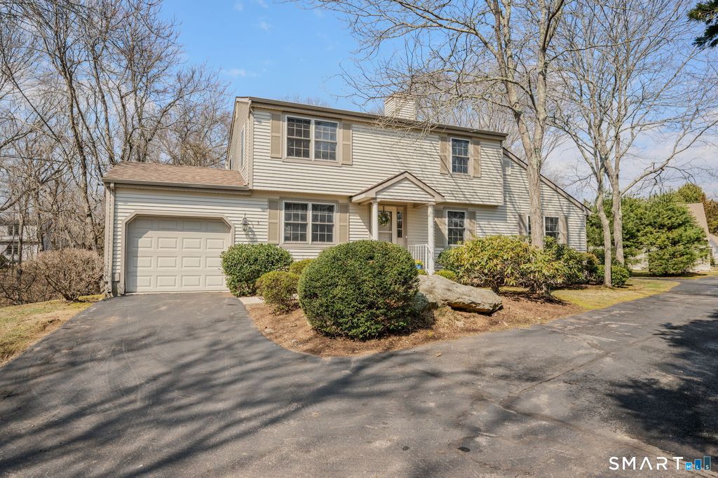 Photo of 5 Cherry Blossom Lane #5, East Lyme, CT 06357 (MLS # 24162805)