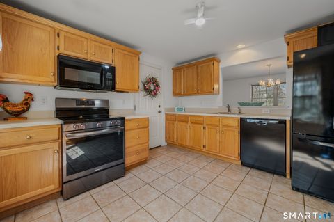 Tiny photo for 5 Cherry Blossom Lane #5, East Lyme, CT 06357 (MLS # 24162805)