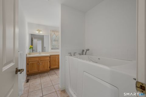 Tiny photo for 5 Cherry Blossom Lane #5, East Lyme, CT 06357 (MLS # 24162805)