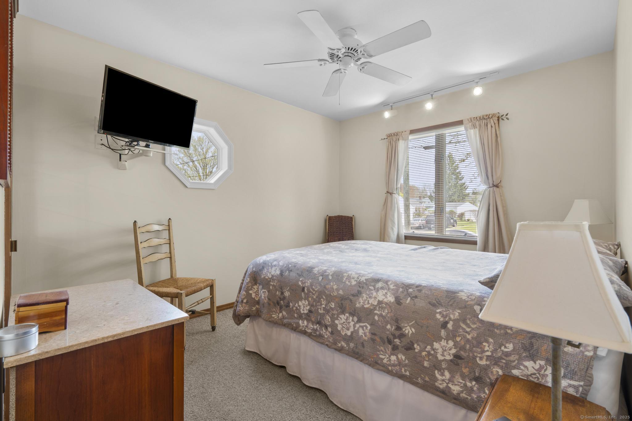 98 Cynthia Drive, West Haven, Connecticut image 23