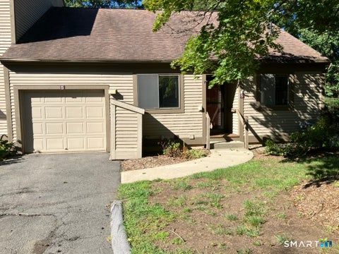Photo of 5 Overlook Court #5, Avon, CT 06001 (MLS # 24204909)