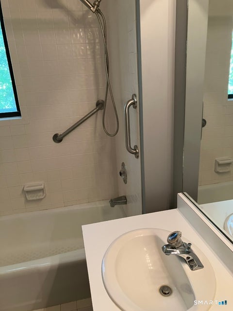 Tiny photo for 5 Overlook Court #5, Avon, CT 06001 (MLS # 24204909)
