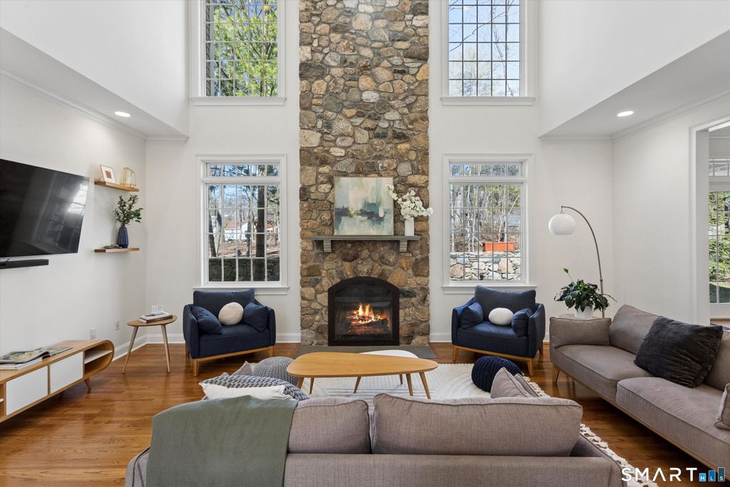 Photo of 166 Edward Place, Stamford, CT 06905 (MLS # 24167107)