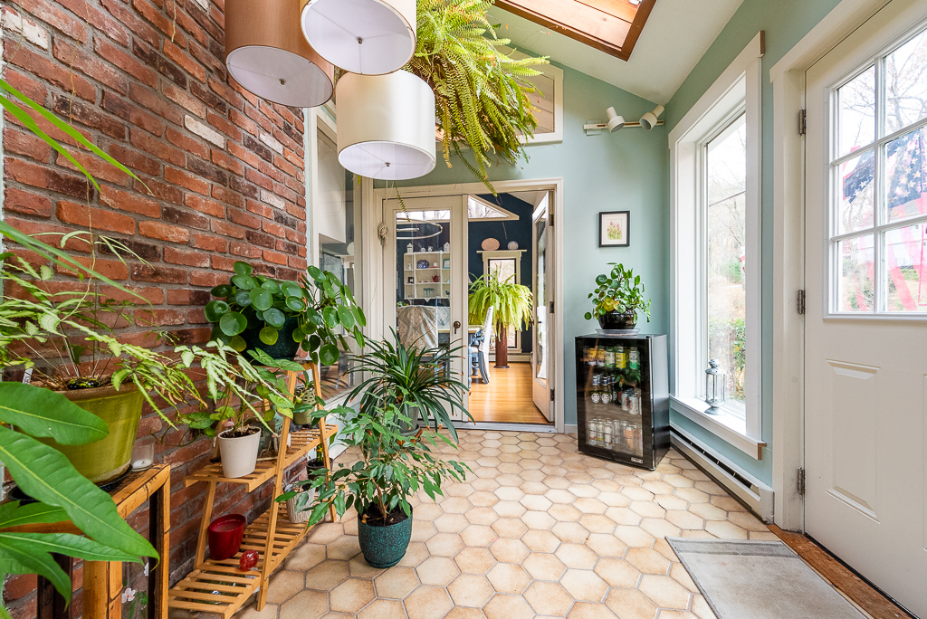 9 Hickory Hill Drive