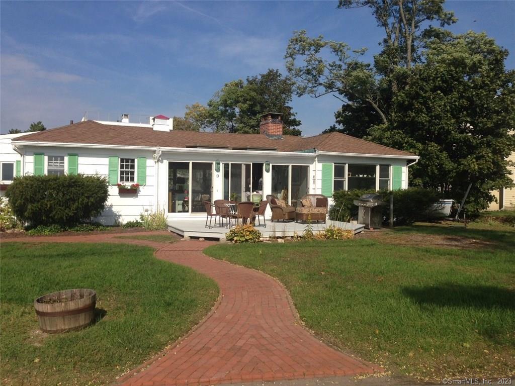 Cockenoe Drive, Westport, Connecticut - 3 Bedrooms  
3 Bathrooms  
6 Rooms - 