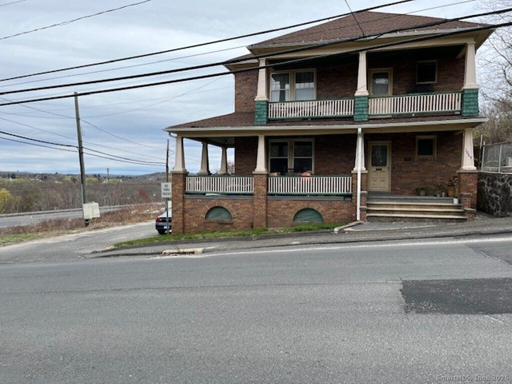 Property for Sale at Hamilton Avenue, Waterbury, Connecticut - Bedrooms: 4 
Bathrooms: 2 
Rooms: 10  - $419,000