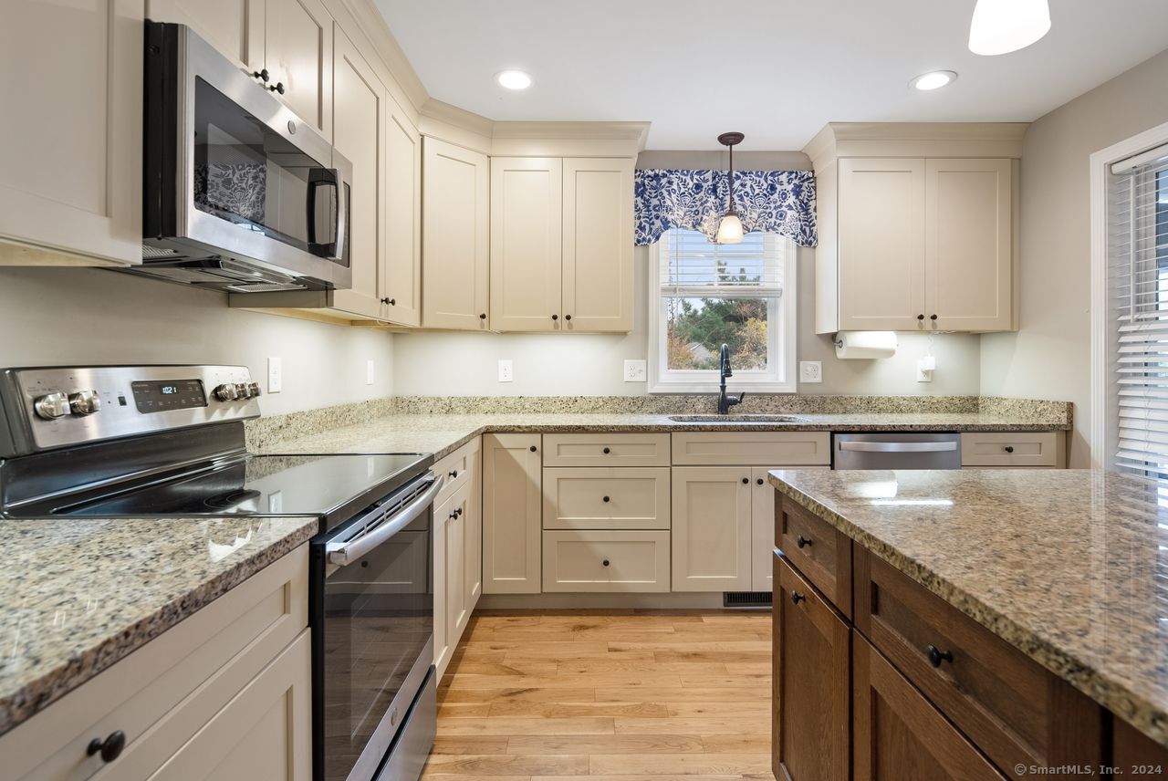 Picture for the property 24055408, 2 beds, 2 baths
