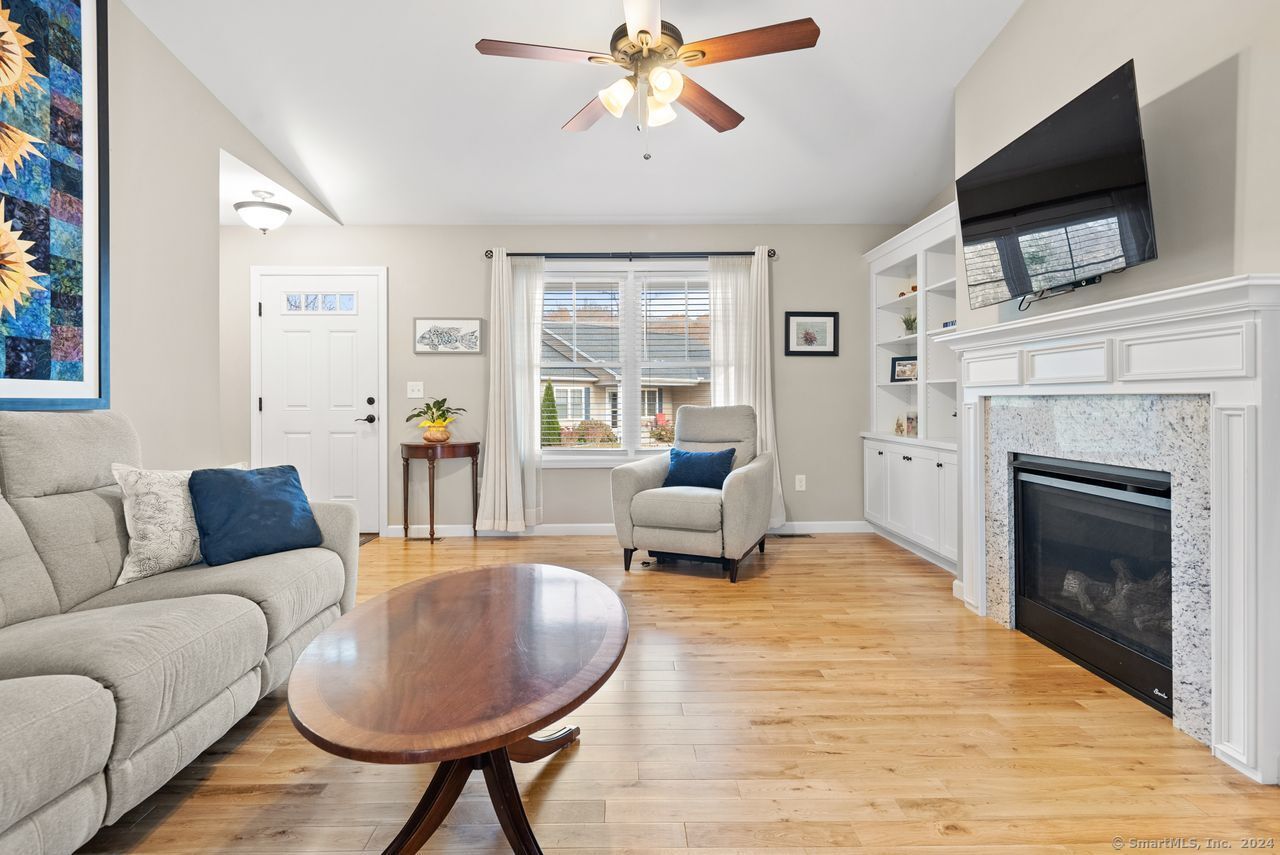 Picture for the property 24055408, 2 beds, 2 baths