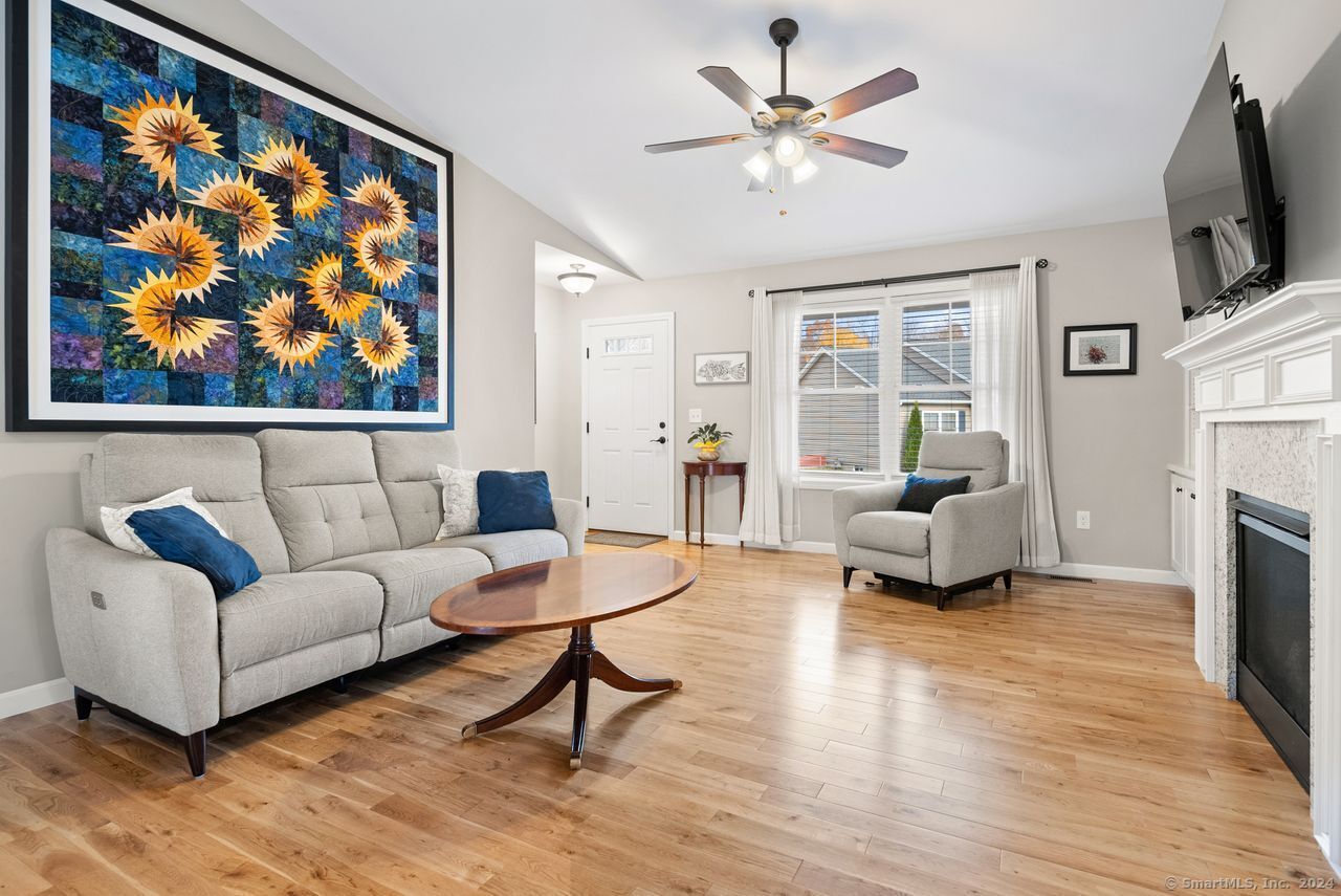 Picture for the property 24055408, 2 beds, 2 baths