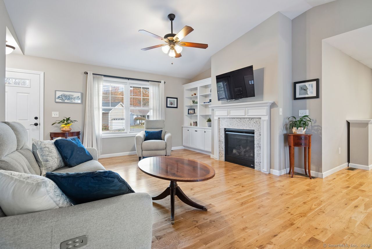 Picture for the property 24055408, 2 beds, 2 baths
