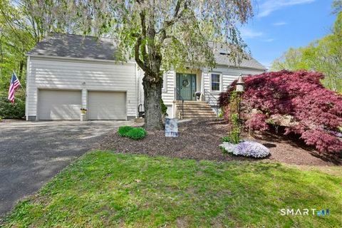Photo of 117 Rolling Hills Drive, Oxford, CT 06478 (MLS # 24172833)