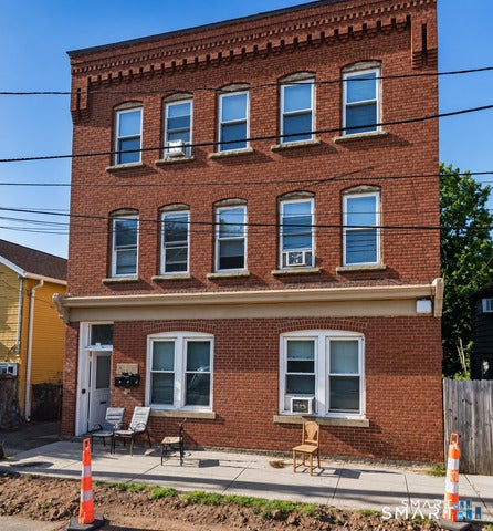Multifamily For Rent - 14 Portland Street #1<br/> Middlesex County, Middletown, CT 06457