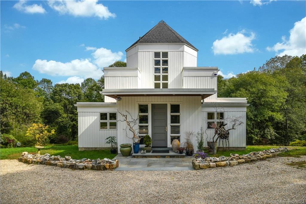 150 Lonetown Road, Redding, Connecticut - 3 Bedrooms  
3 Bathrooms  
7 Rooms - 
