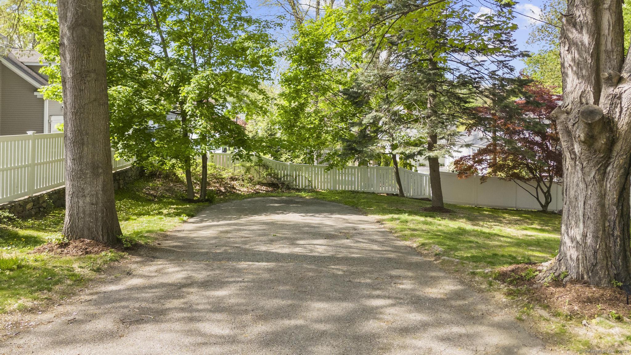 Property for Sale at Ermine Street, Fairfield, Connecticut - Bedrooms: 3 
Bathrooms: 3 
Rooms: 7  - $1,498,000
