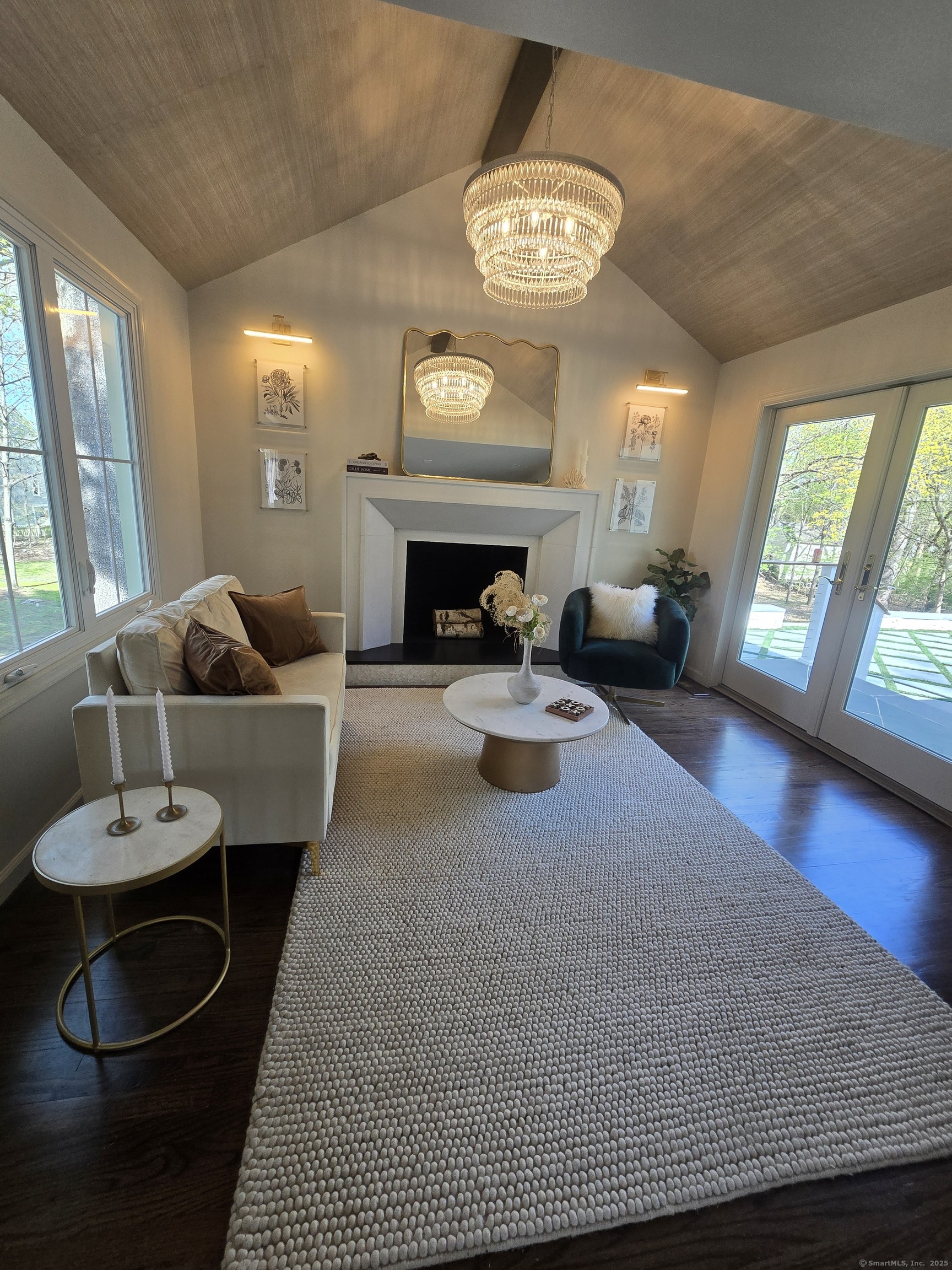 Ermine Street, Fairfield, Connecticut - 3 Bedrooms  
3 Bathrooms  
7 Rooms - 