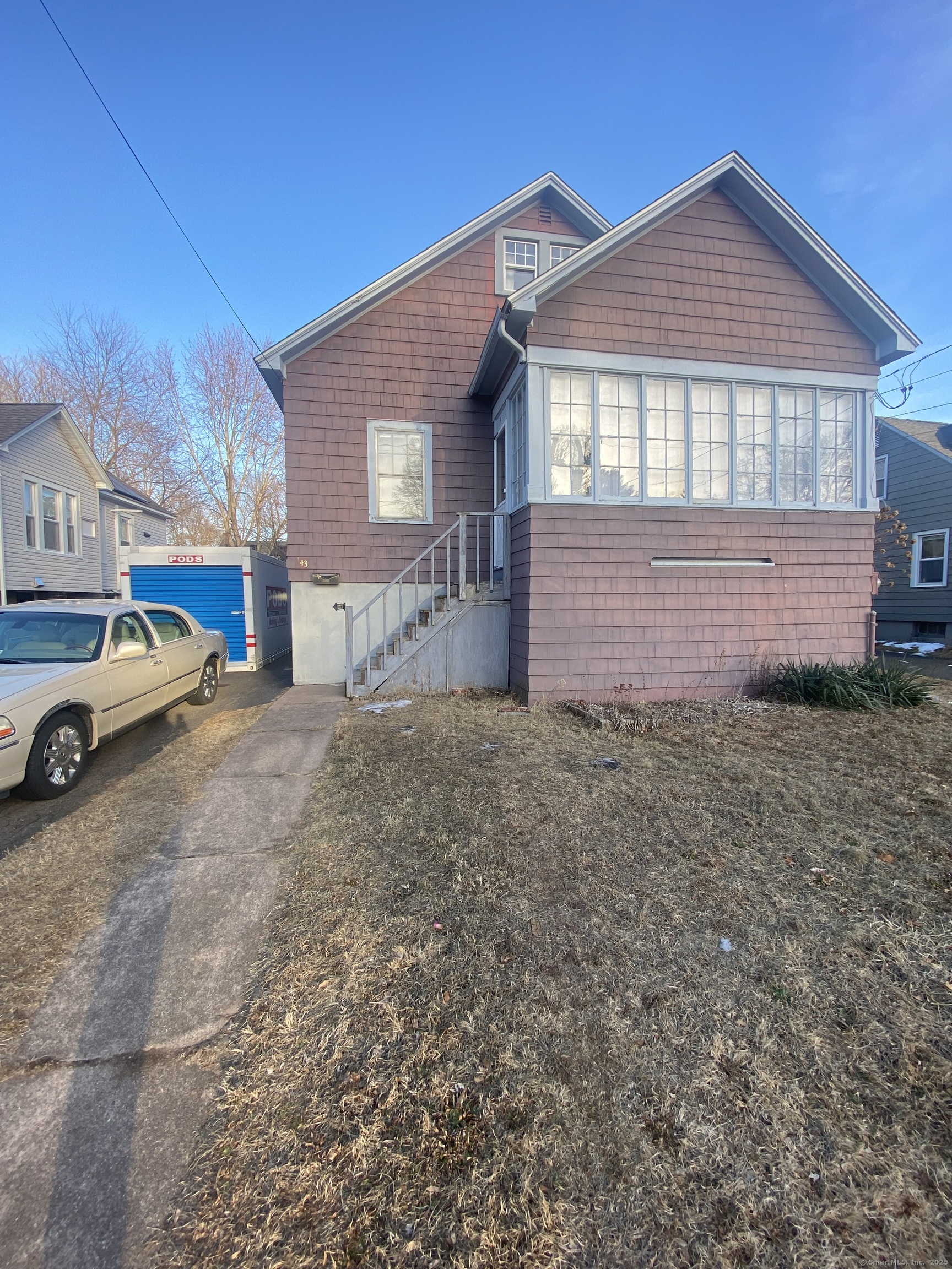 Benton Street, Manchester, Connecticut - 3 Bedrooms  
2 Bathrooms  
6 Rooms - 