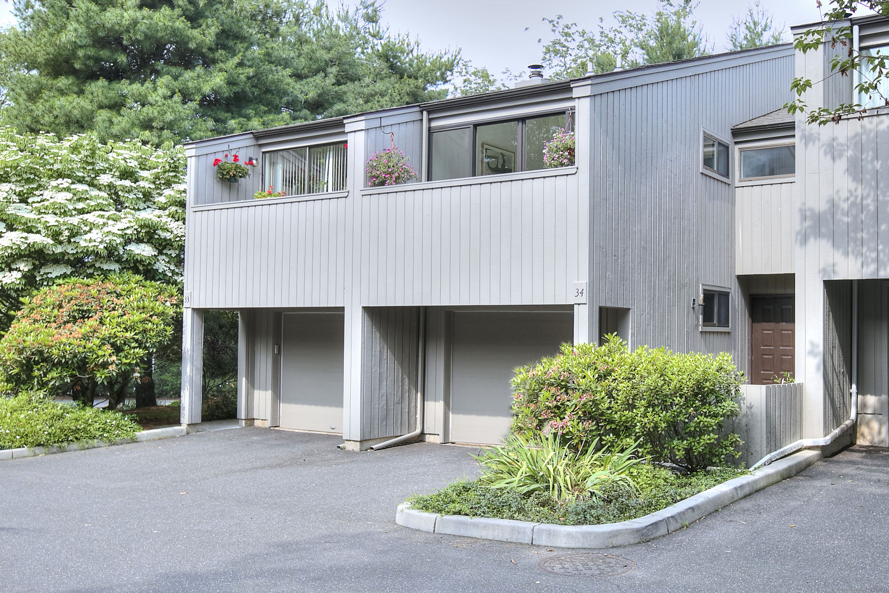 Whitney Glen 34, Westport, Connecticut - 2 Bedrooms  
3 Bathrooms  
6 Rooms - 