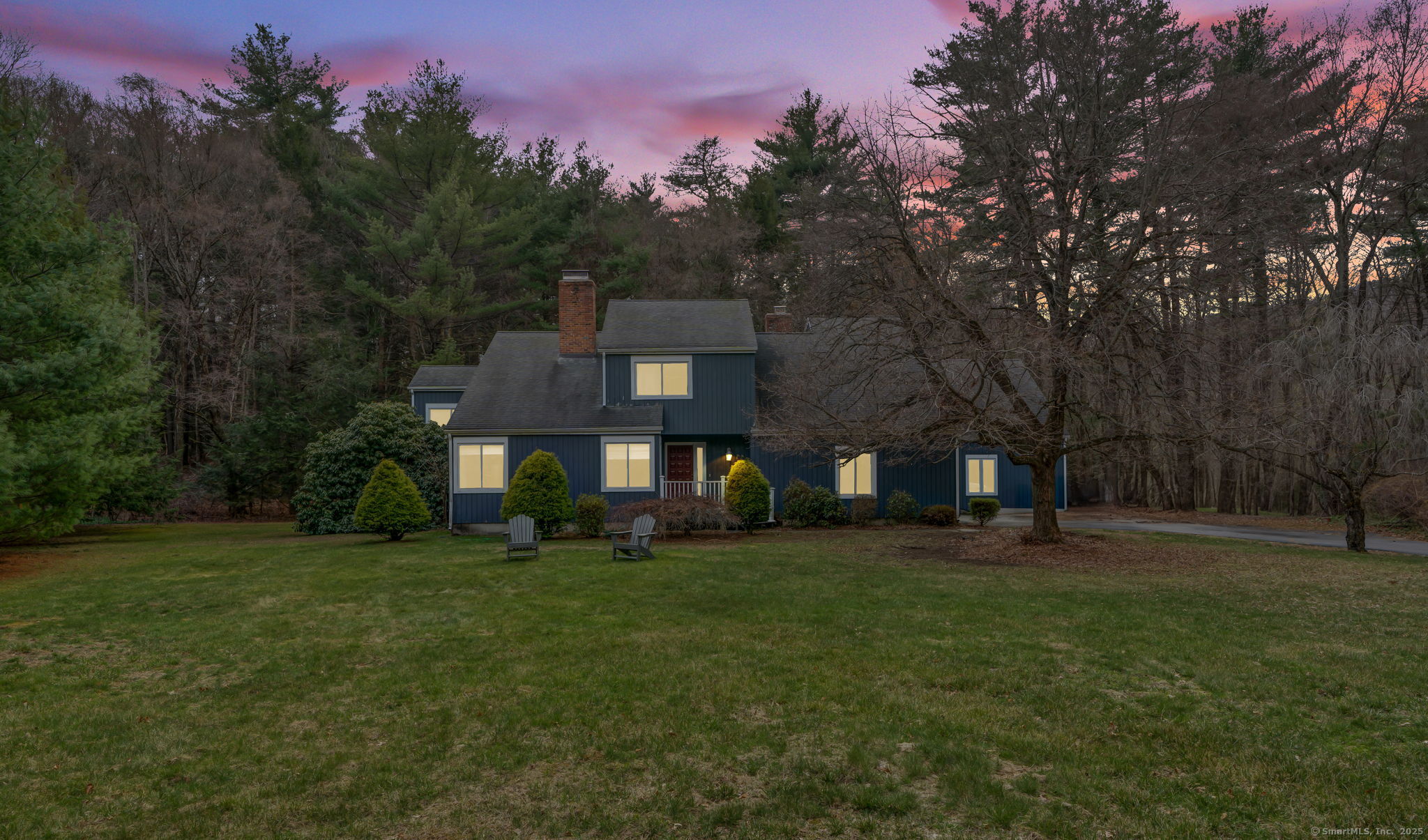 Smokey Ridge Road, Simsbury, Connecticut - 4 Bedrooms  
4 Bathrooms  
11 Rooms - 