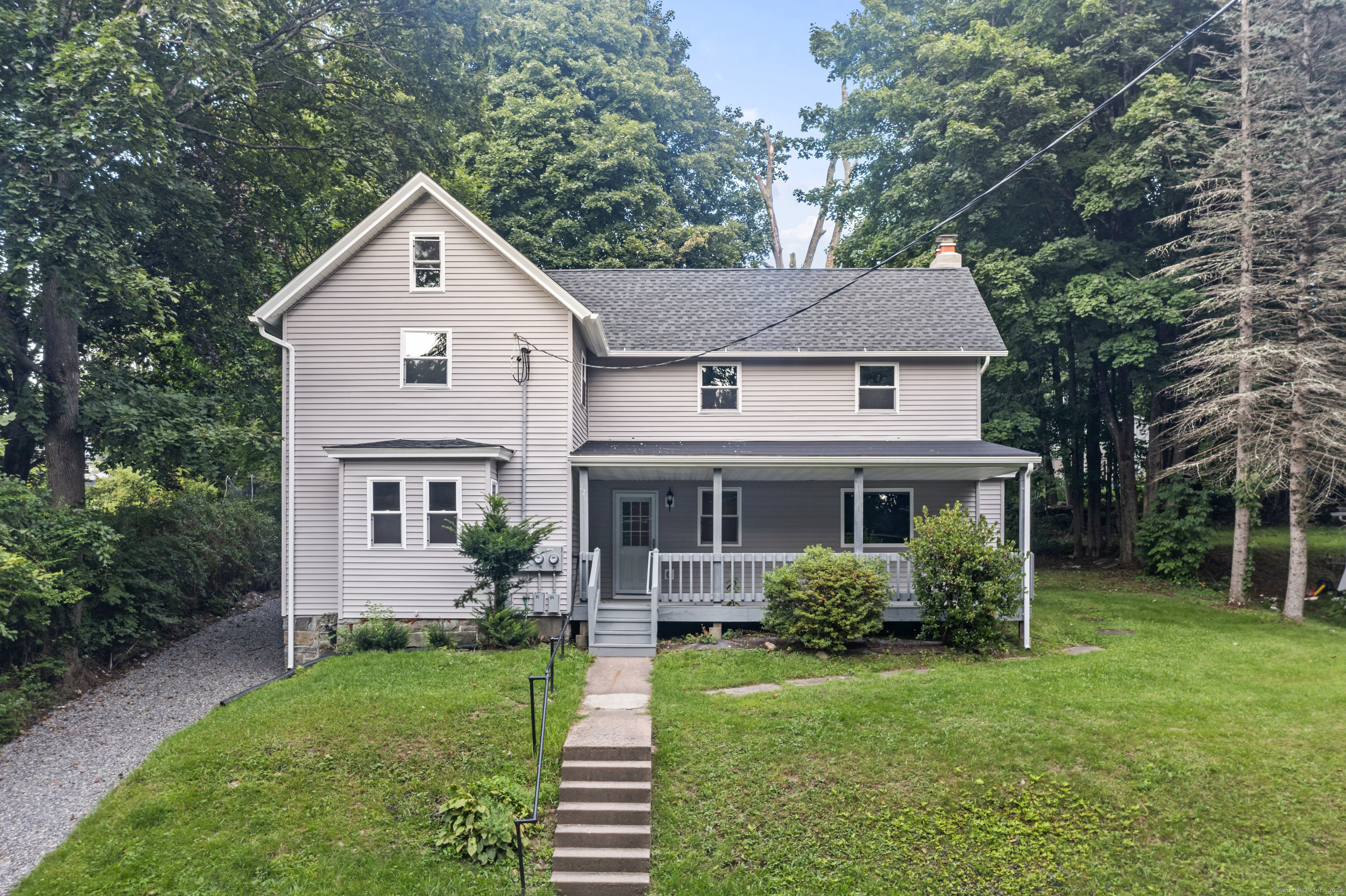 220 Gilbert Avenue, Winchester, Connecticut - 4 Bedrooms  
2 Bathrooms  
10 Rooms - 