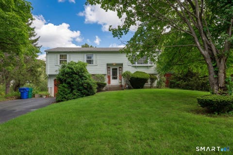 Photo of 6 Tiffany Lane, Bloomfield, CT 06002 (MLS # 24197560)