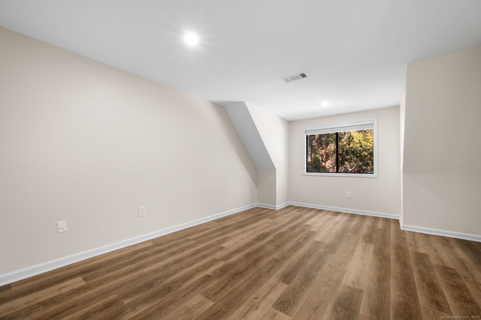 Vernon, Connecticut 06066, United States, 2 Bedrooms Bedrooms, ,2 BathroomsBathrooms,Residential,Pending,9384