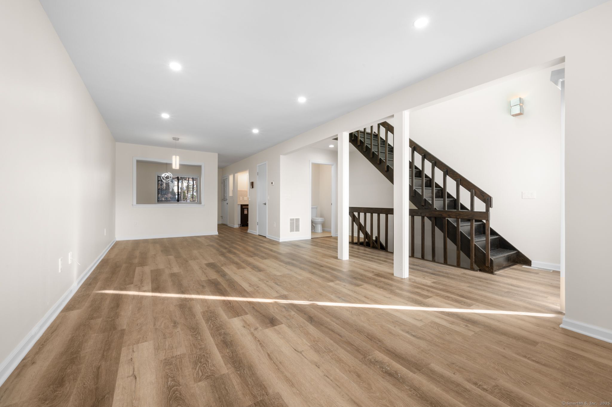 Vernon, Connecticut 06066, United States, 2 Bedrooms Bedrooms, ,2 BathroomsBathrooms,Residential,Pending,9384