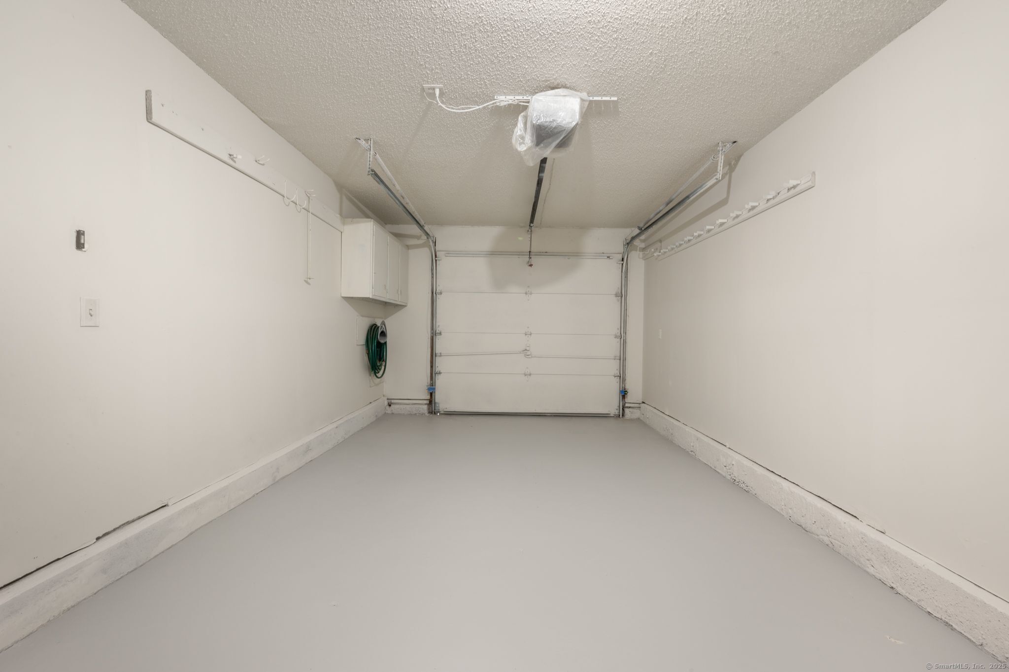 Vernon, Connecticut 06066, United States, 2 Bedrooms Bedrooms, ,2 BathroomsBathrooms,Residential,Pending,9384