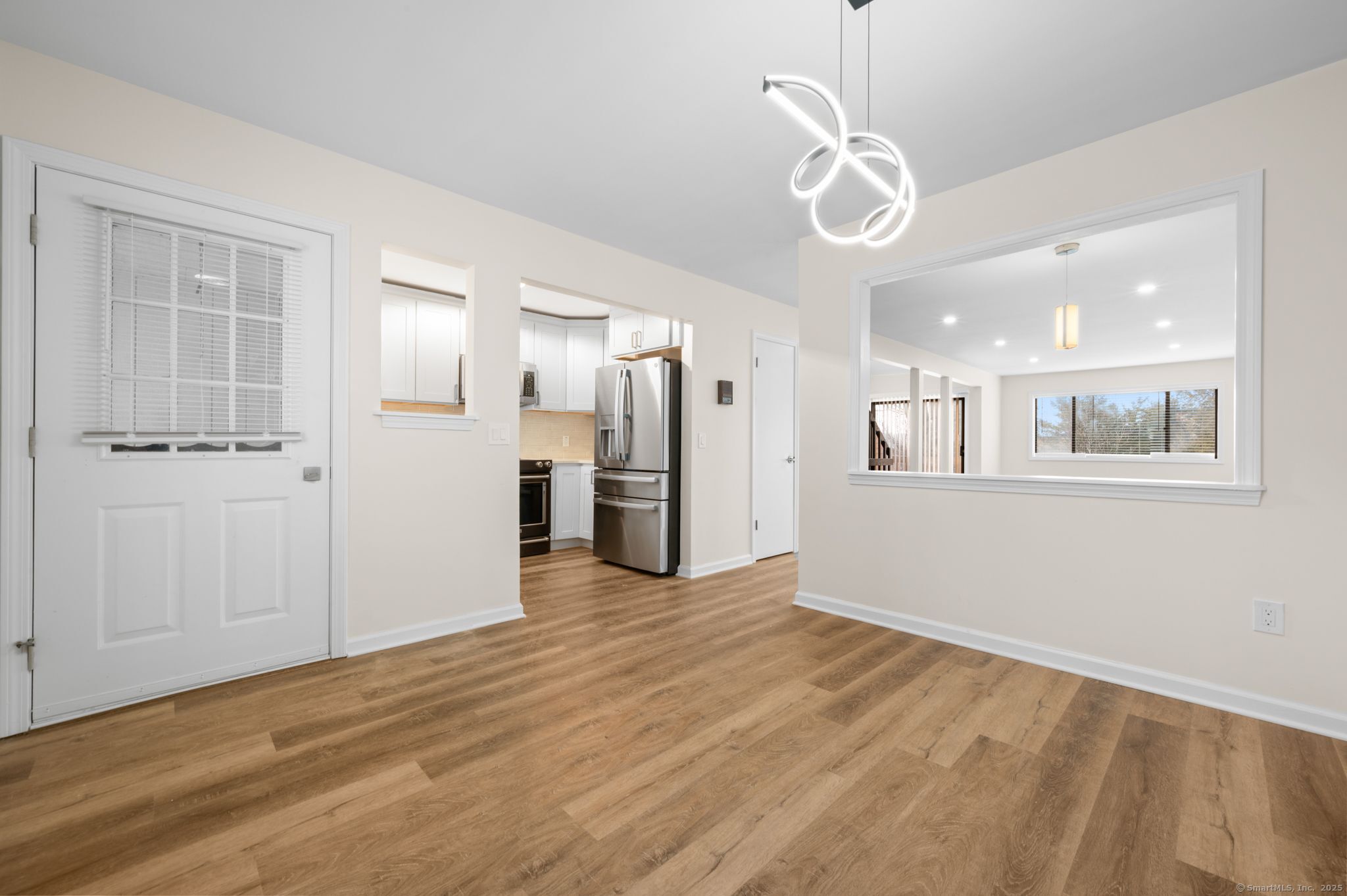 Vernon, Connecticut 06066, United States, 2 Bedrooms Bedrooms, ,2 BathroomsBathrooms,Residential,Pending,9384