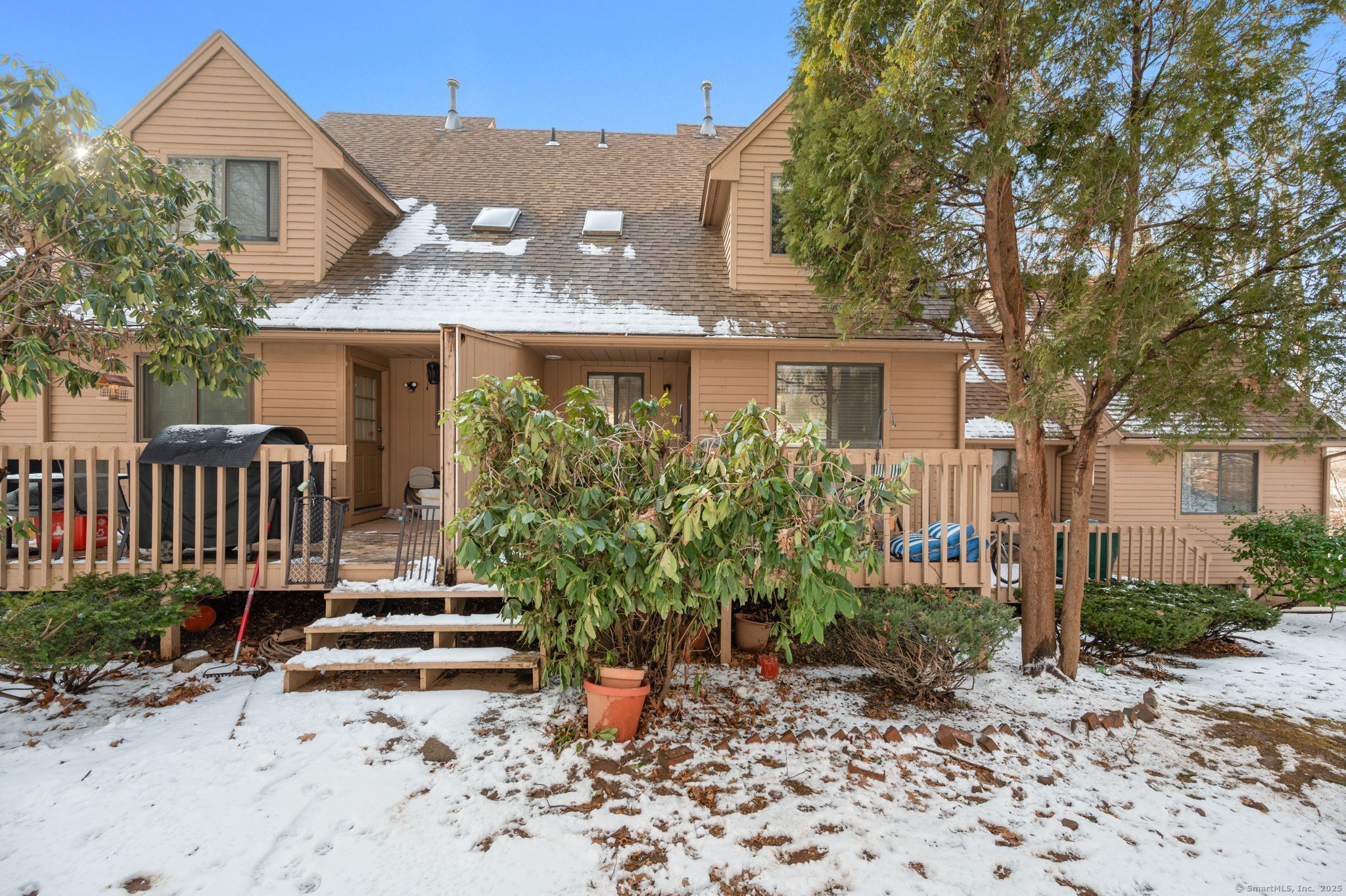 Vernon, Connecticut 06066, United States, 2 Bedrooms Bedrooms, ,2 BathroomsBathrooms,Residential,Pending,9384