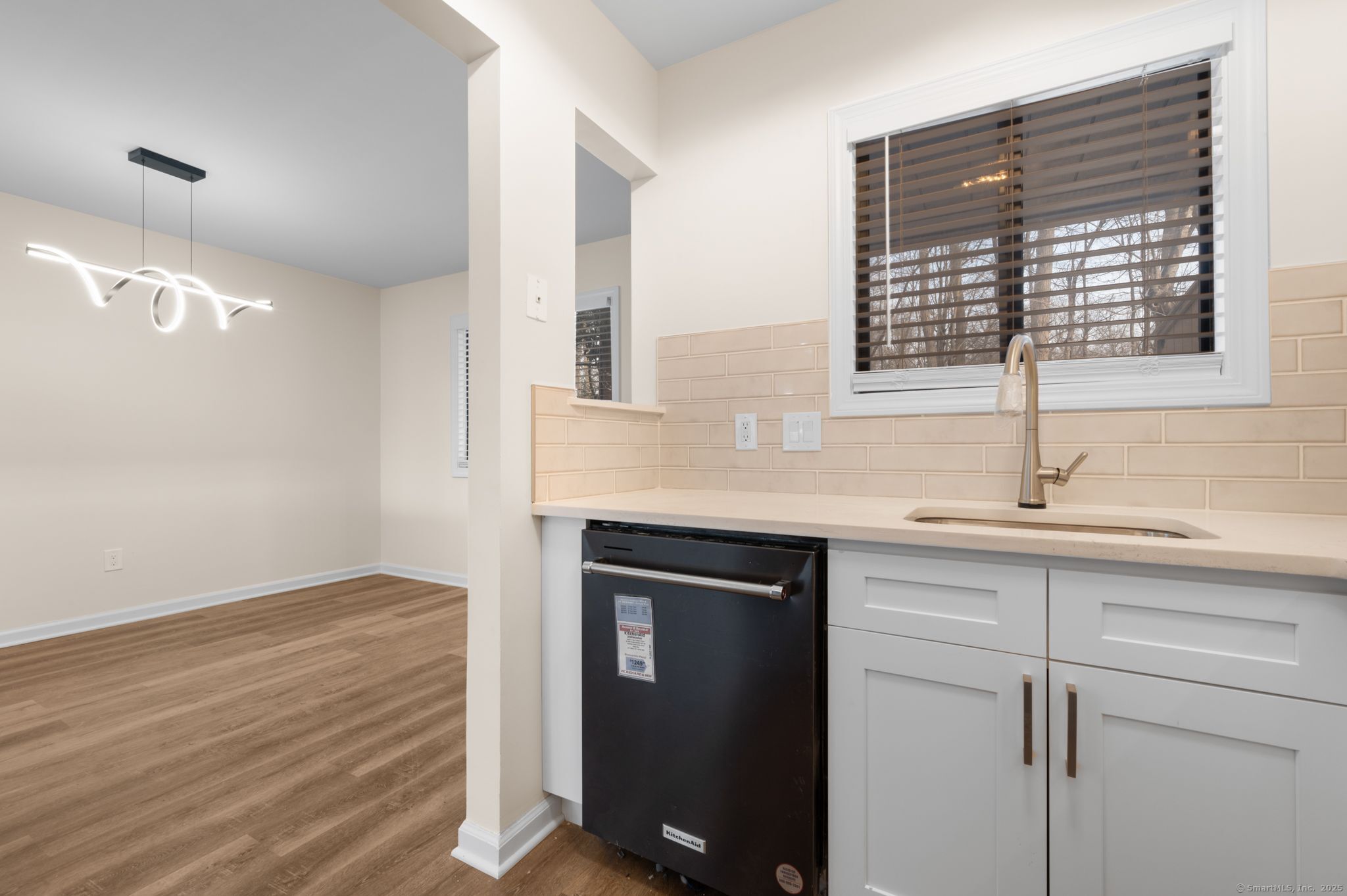 Vernon, Connecticut 06066, United States, 2 Bedrooms Bedrooms, ,2 BathroomsBathrooms,Residential,Pending,9384