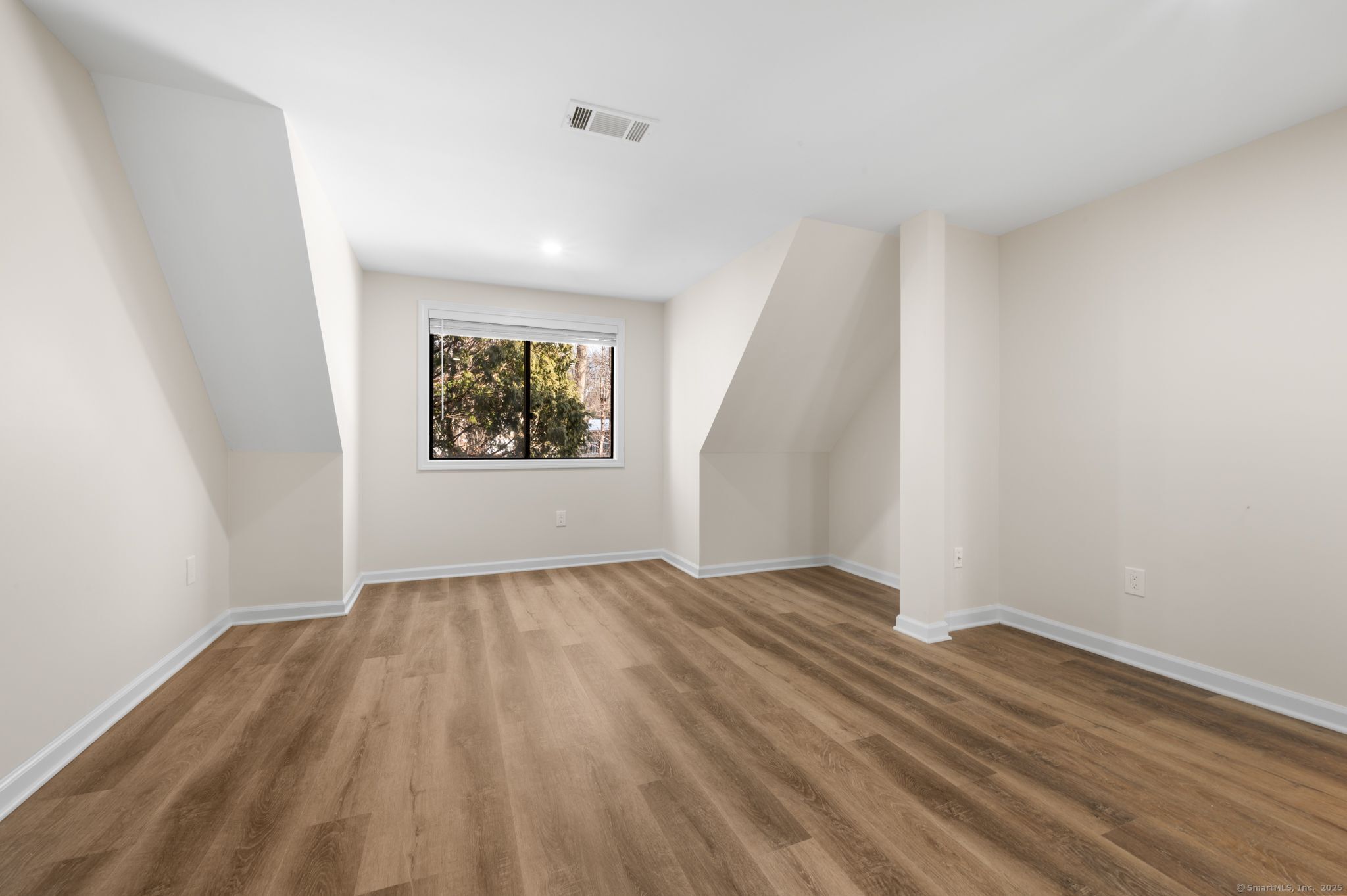 Vernon, Connecticut 06066, United States, 2 Bedrooms Bedrooms, ,2 BathroomsBathrooms,Residential,Pending,9384