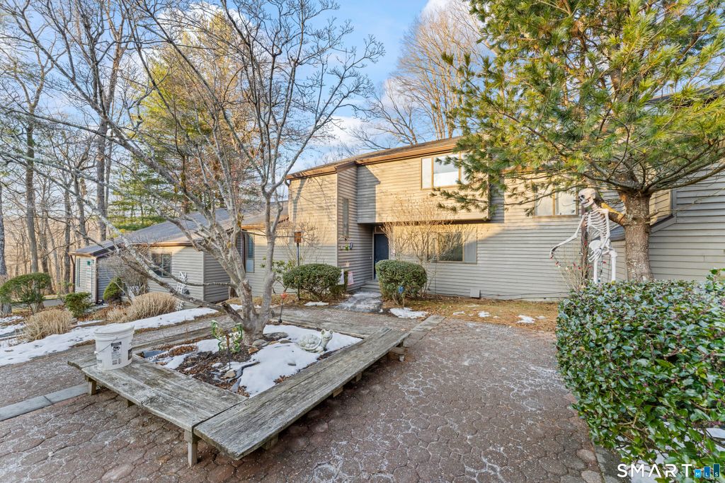 Photo of 4 Heather Court #4, Woodbury, CT 06798 (MLS # 24145466)