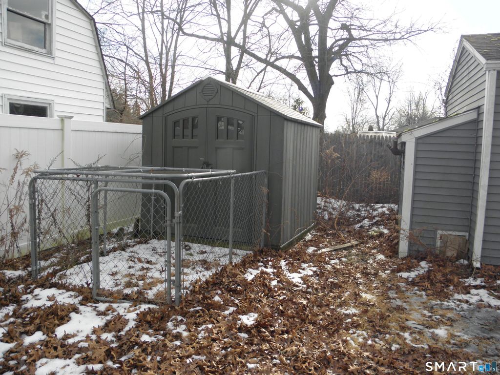 Photo of 32 Walnut Circle, Windsor Locks, CT 06096 (MLS # 24151500)