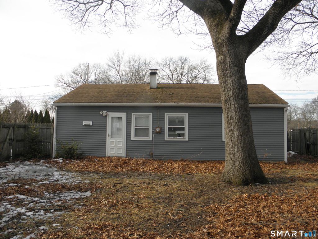 Photo of 32 Walnut Circle, Windsor Locks, CT 06096 (MLS # 24151500)