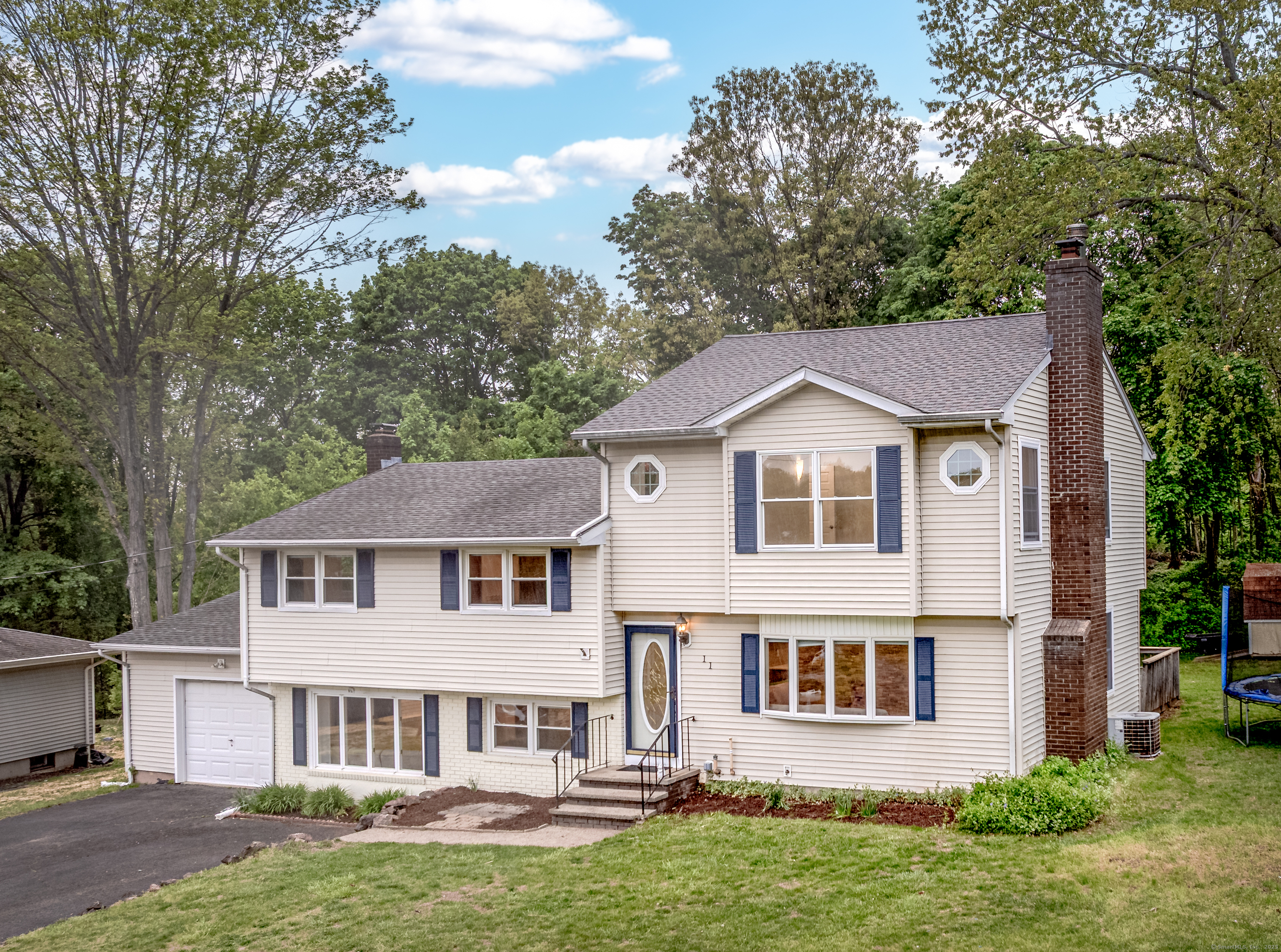 11 Cindy Lane, North Haven, Connecticut image 2