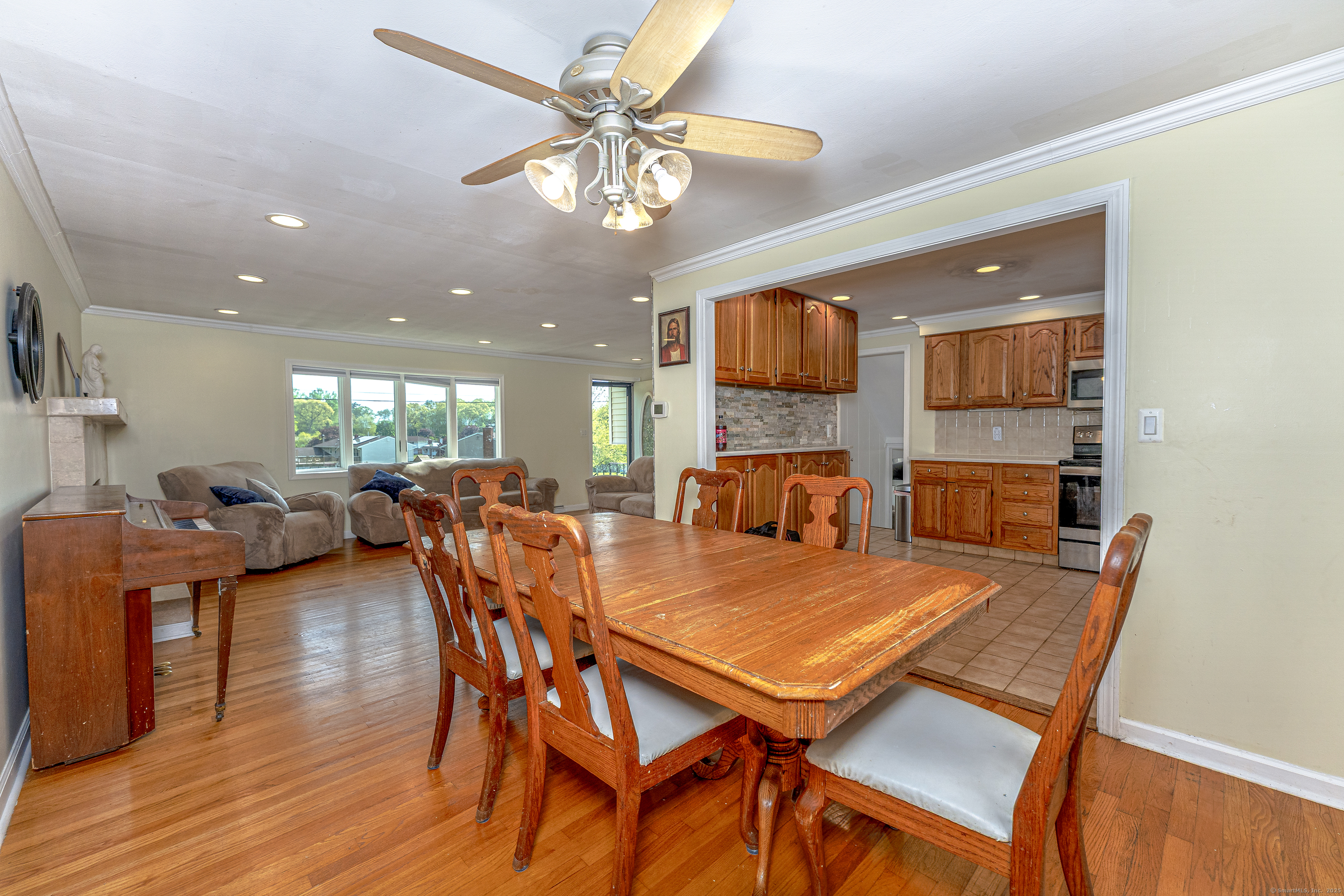 11 Cindy Lane, North Haven, Connecticut image 9